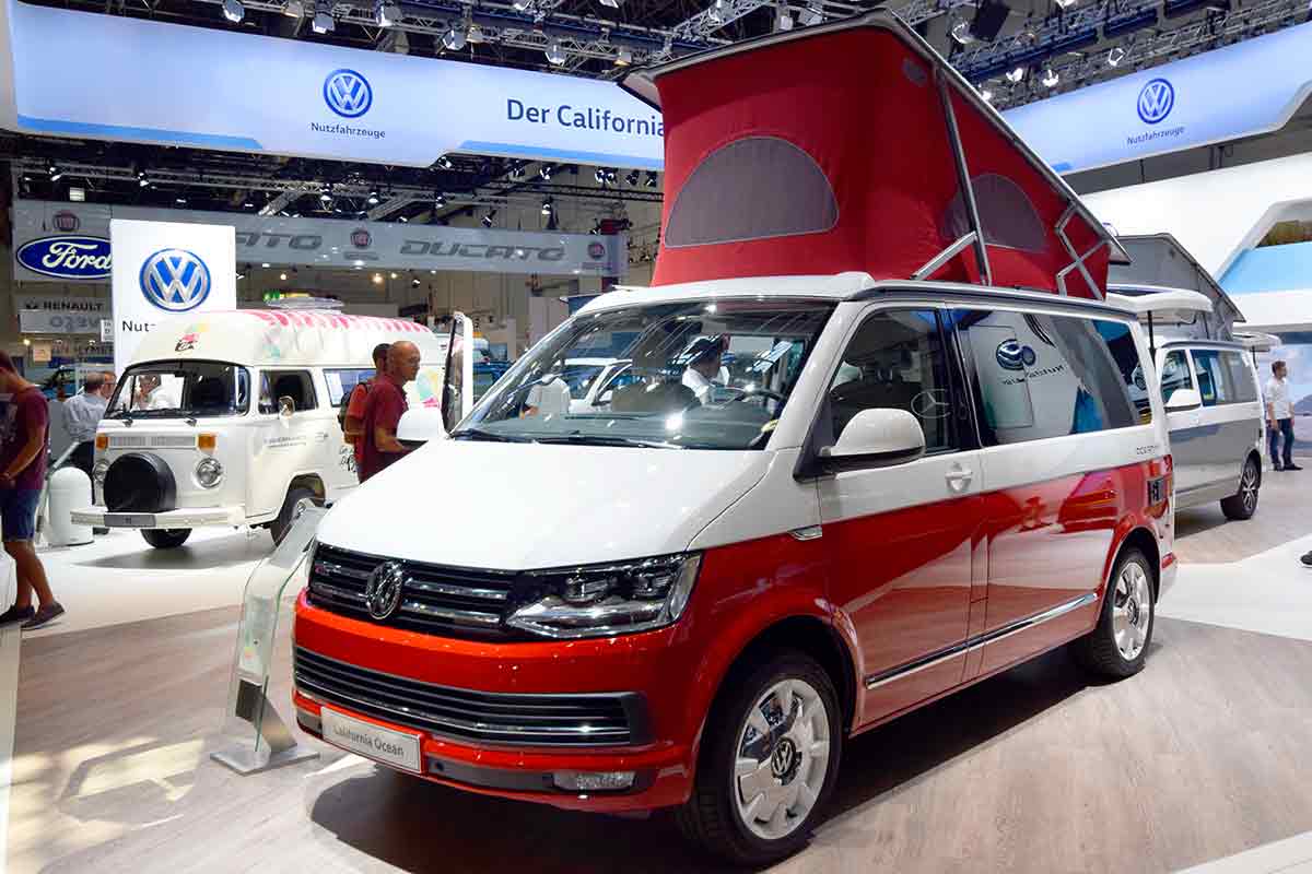 roter VW T6 California