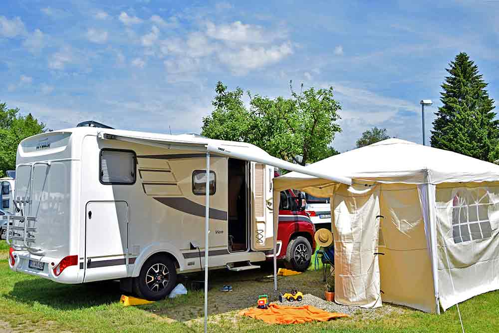 Hymer Van 374 auf Campingplatz