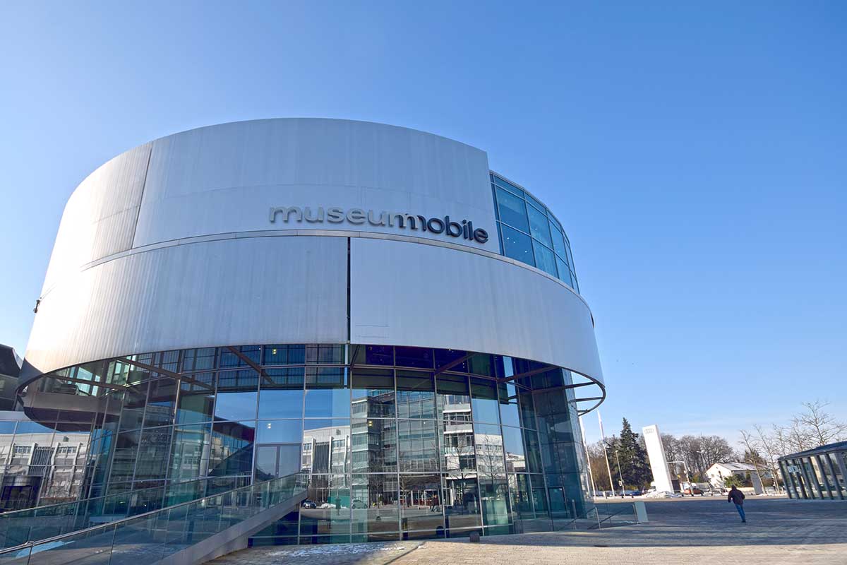 Rund: museum mobile, das Audi Museum in Ingolstadt