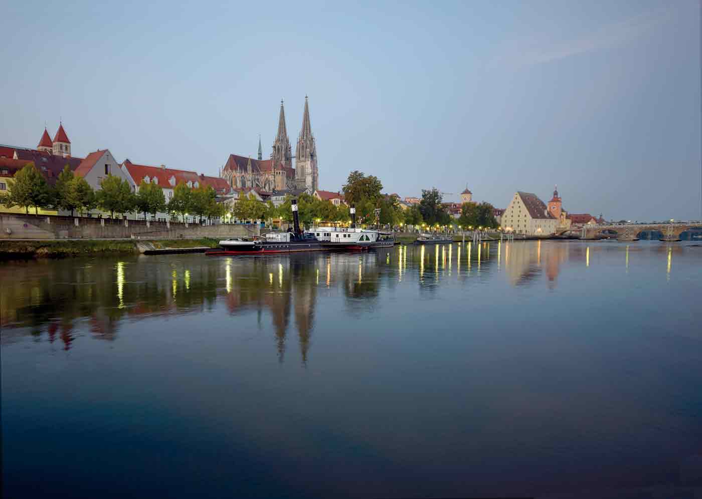 Regensburg: Blick auf Donau und Dom