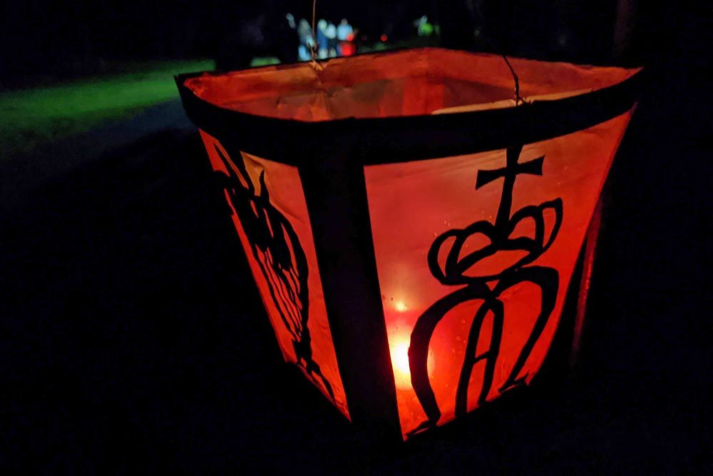 Lichternacht im Pfaffenwinkel: M mit gekreuzter Krone