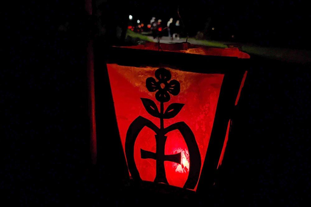 Lichternacht im Pfaffenwinkel: M mit Kreuz und Blume