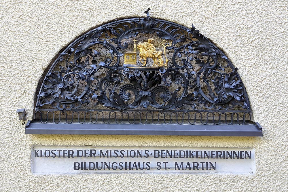 Pfaffenwinkel: Tafel am Kloster in Bernried