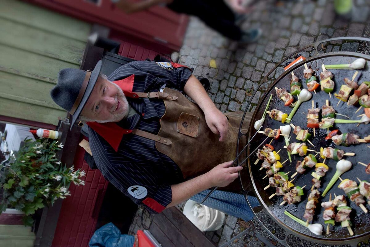 Michael Keller beim Geflügel-Seminar von Fairfleisch am Grill