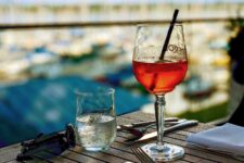 Glas mit Cocktail