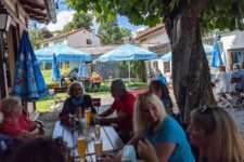 Biergarten im Drei ROsenn