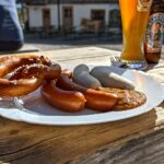 Käs- und Weißwürste mit süßem Senf