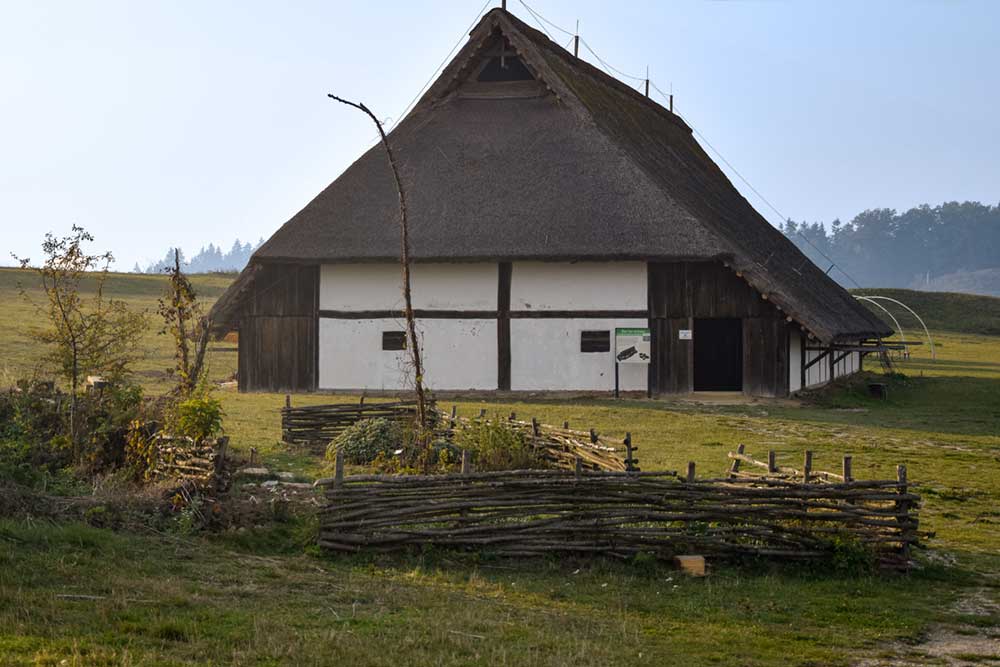 Scheune mit Keltenmuseum auf der Heuneburg