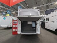 Garage mit geöffneter Heckklappe