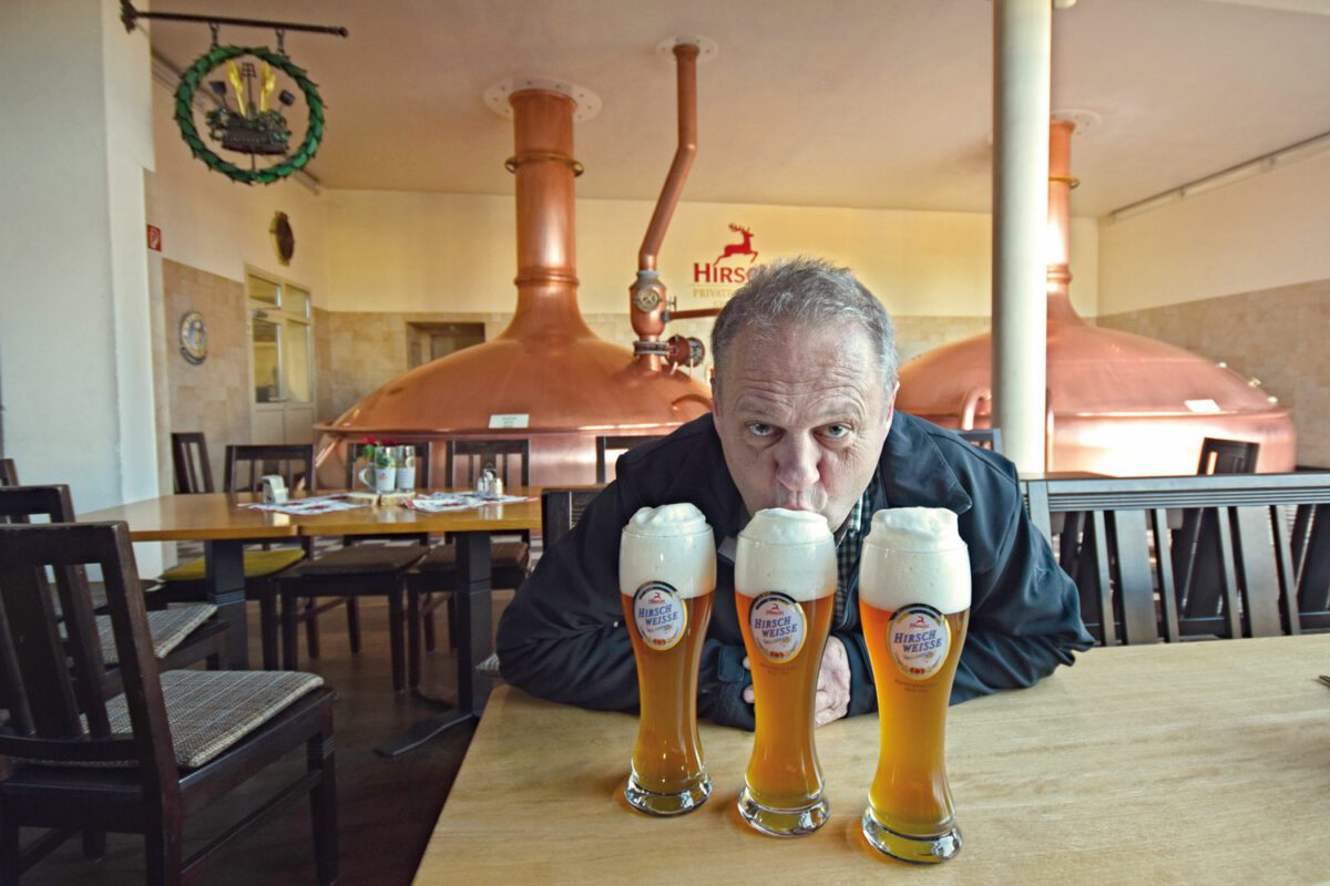 Thorsten Jauch mit alkoholfreien Bieren