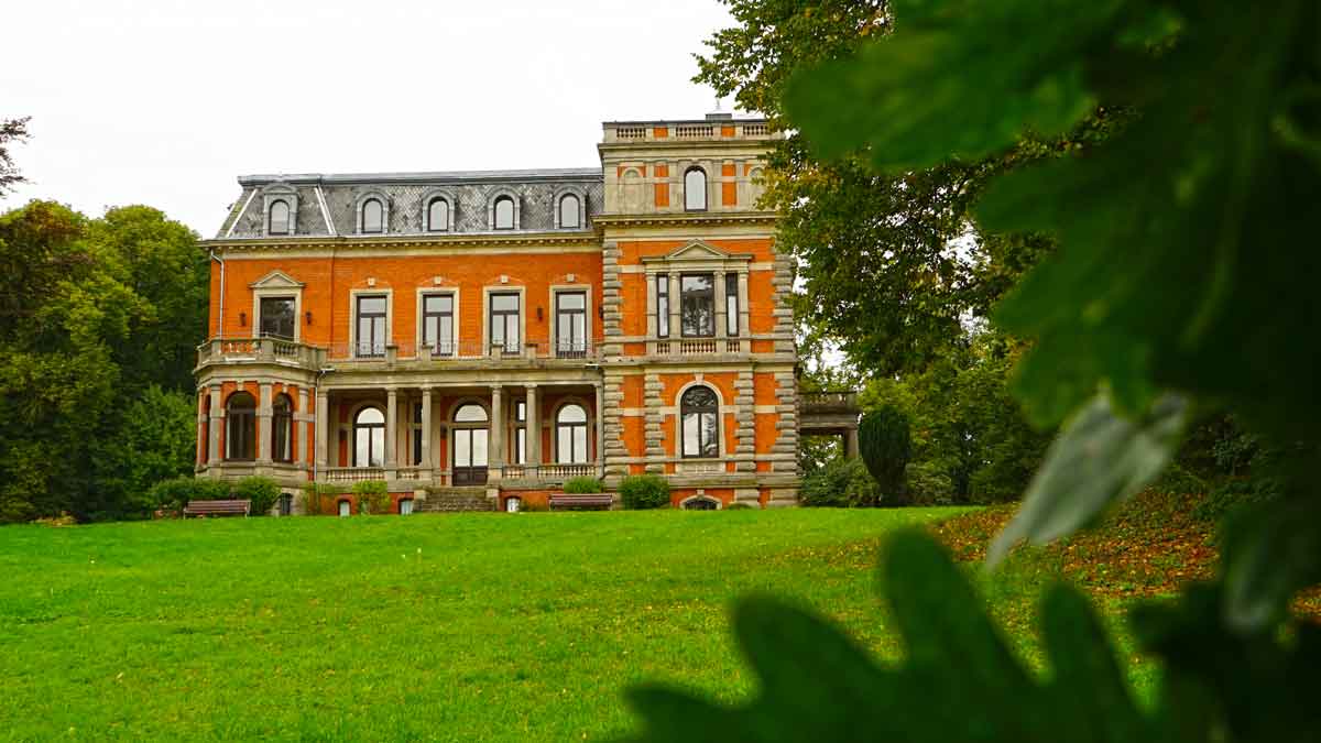 Schloss Ettelsen im Park