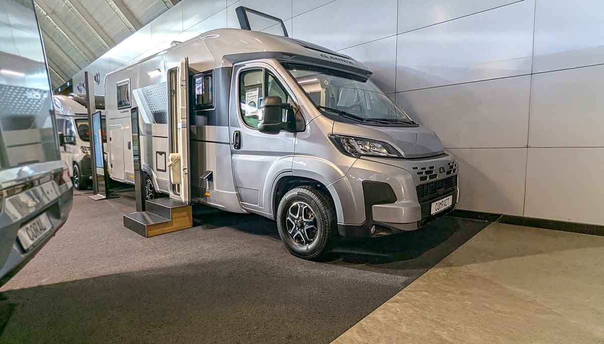 Adria Compact DL auf Messestand