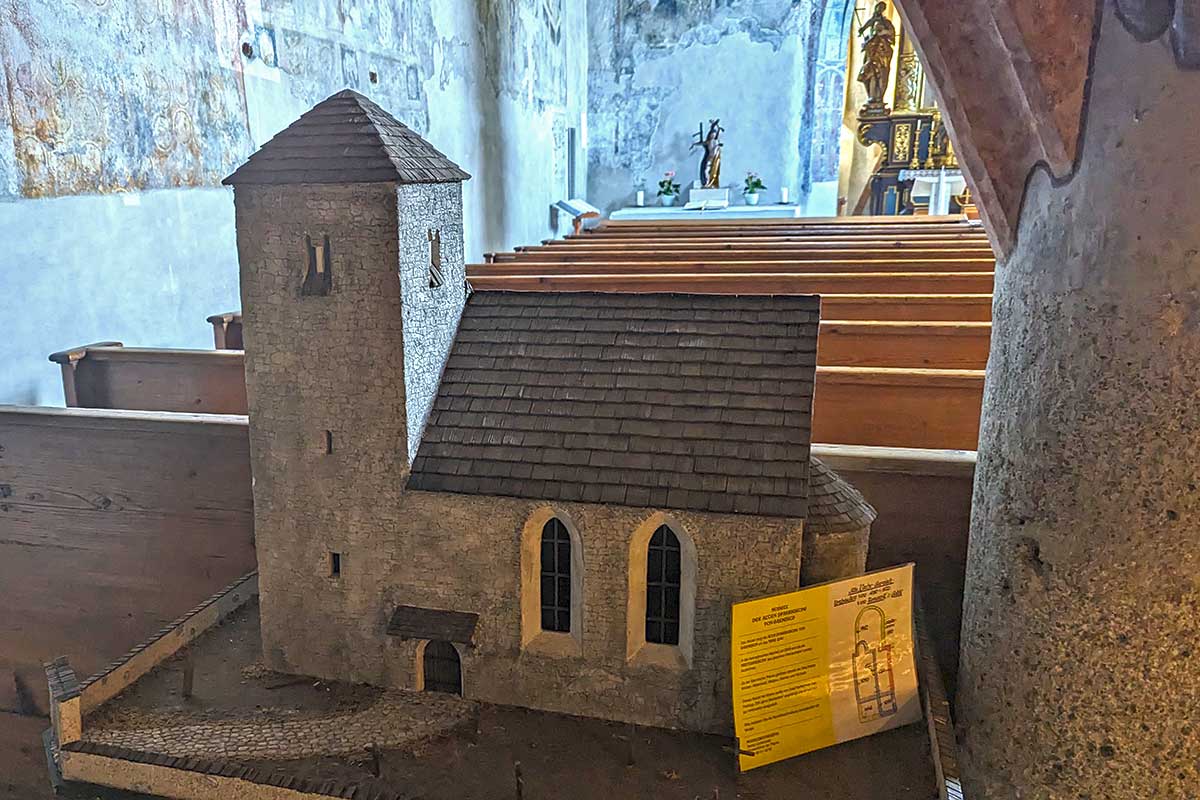 Modell der alten Pfarrkirche St. Martin
