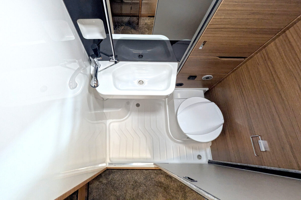 WC/Dusche mit Schwenkwand