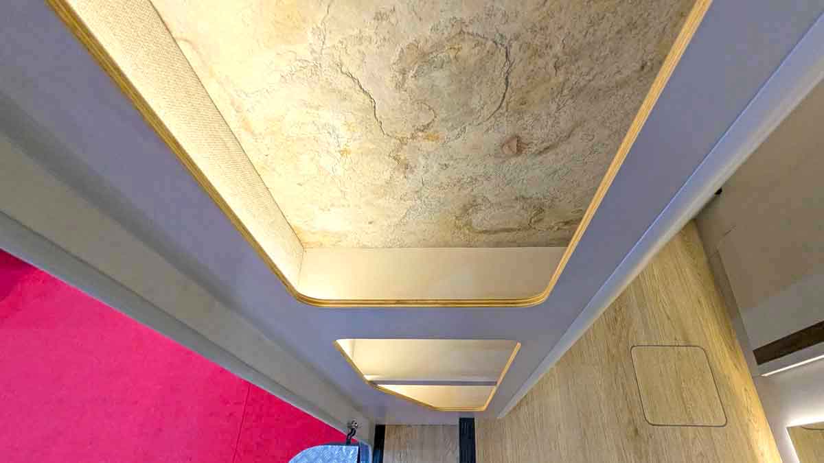 Garderobe und Ablage im Eingangsbereich