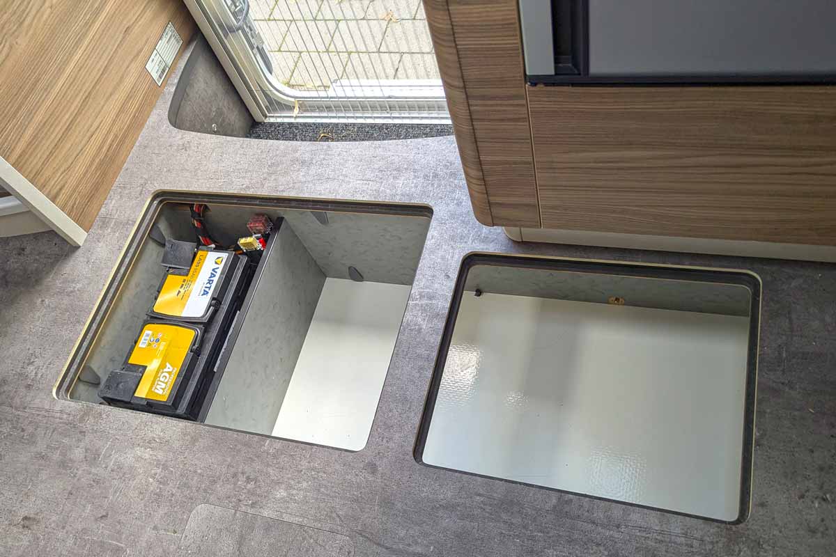 Staufächer im Zwischenboden des Alpa I 6820