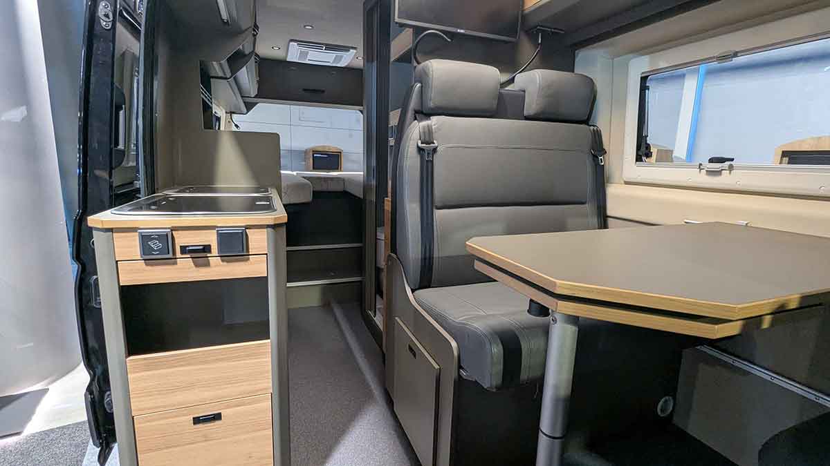 Durchsicht im Bravia Swan 680