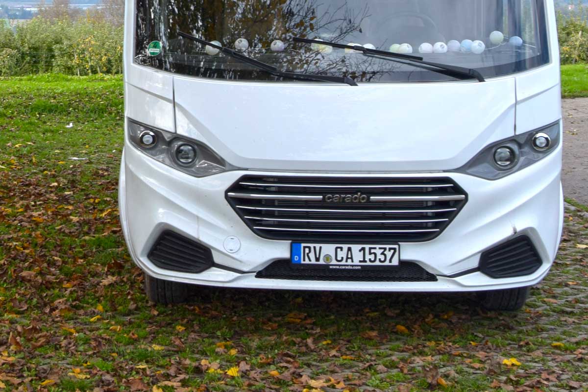 Front des Carado I338 mit Kühlergrill