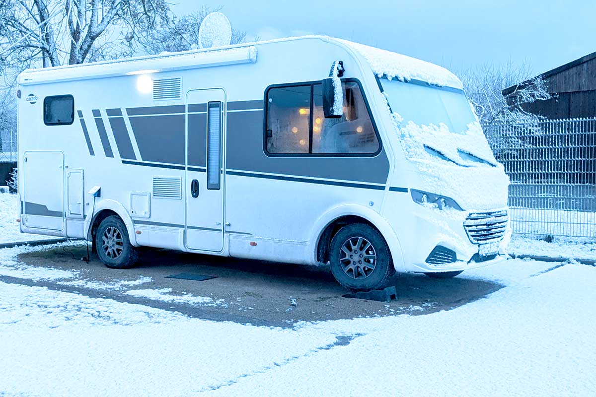Wohnmobil im Schnee