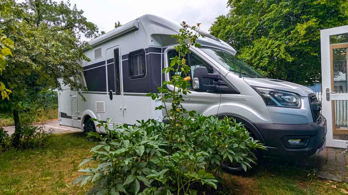 Carado T457 in Vorgarten