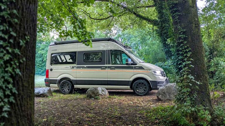 Carado CV595 X-Edition im Wald bei Testfahrt