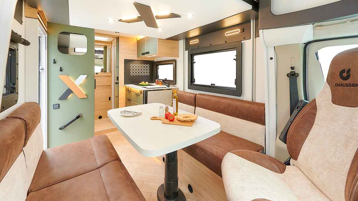Polster in Beige und Braun