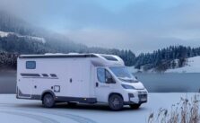 Teilintegrierter Crosscamp EXPDN 7.4 D im Schnee