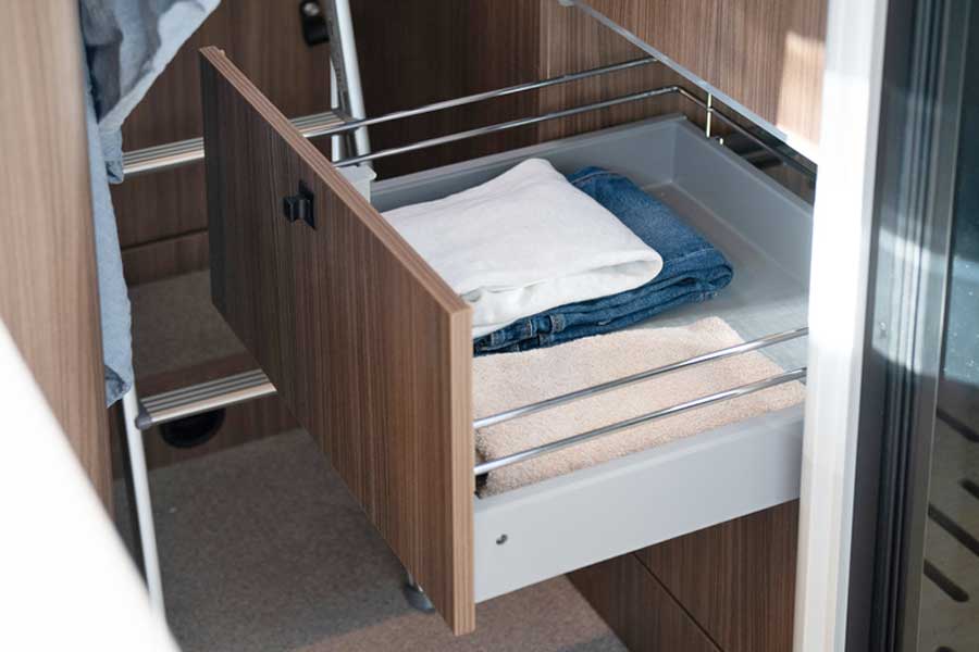 Stauraum unter Bett