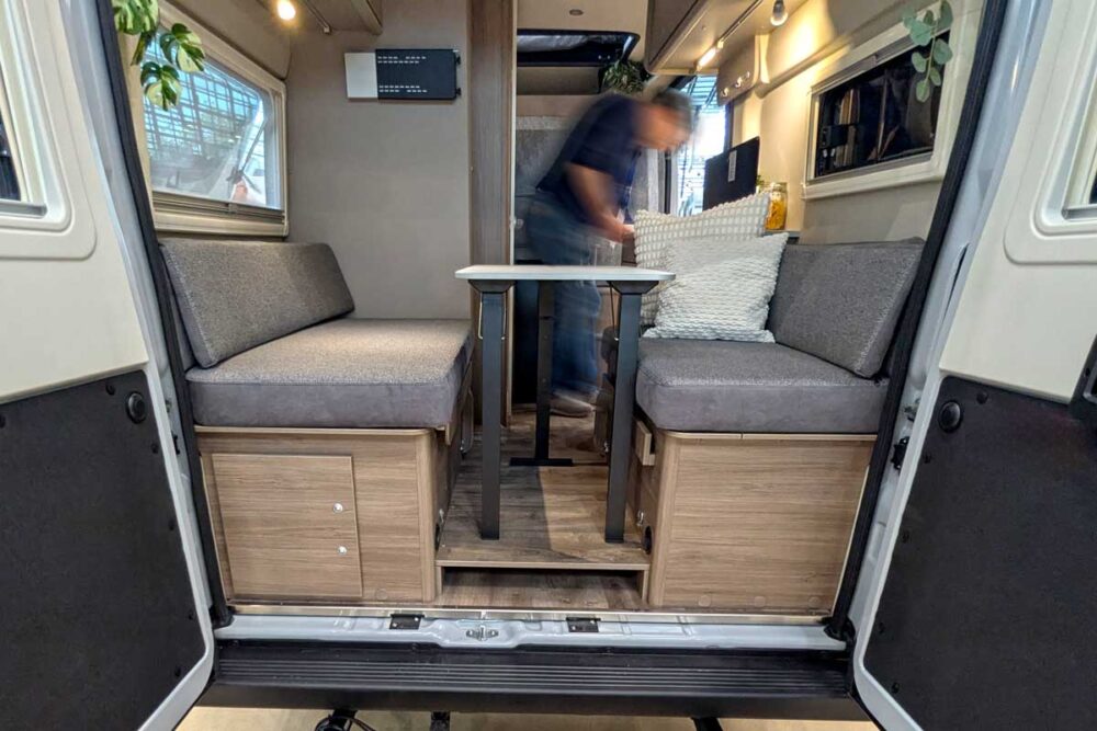 Hecksitzgruppe im Carado CV 541