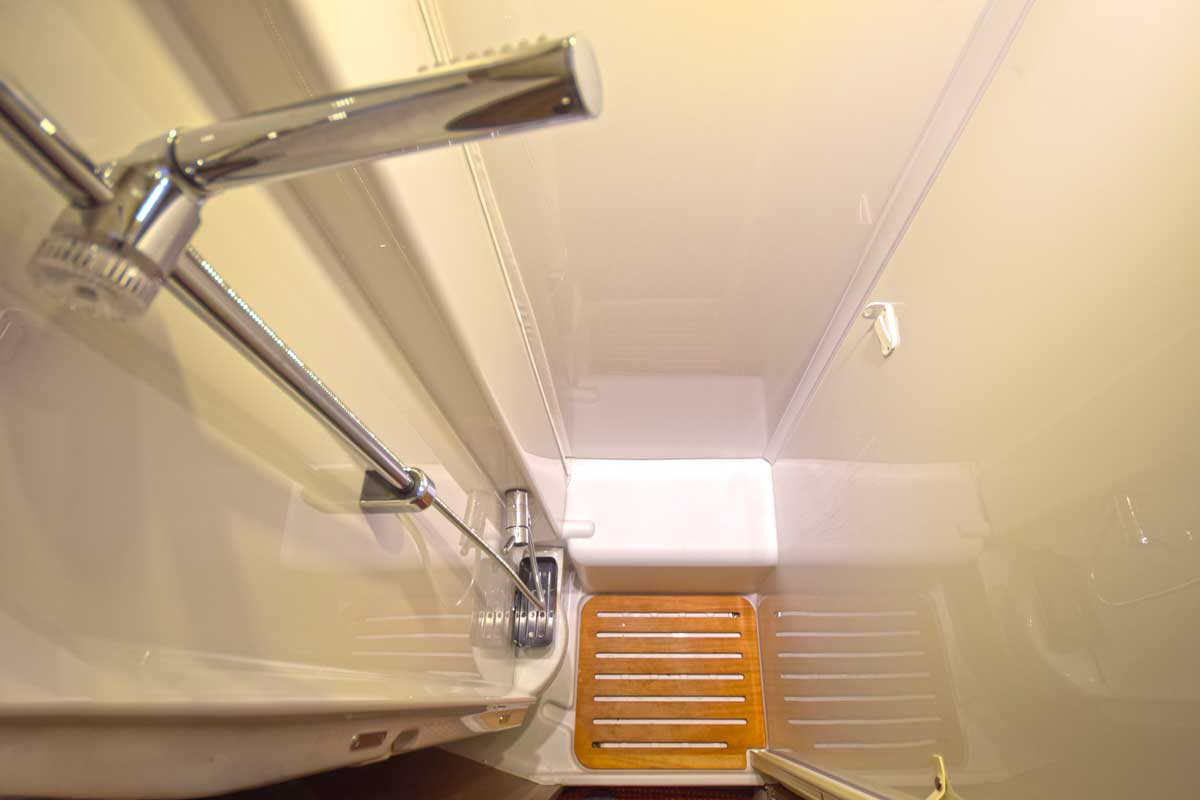 Dusche im Carado I338