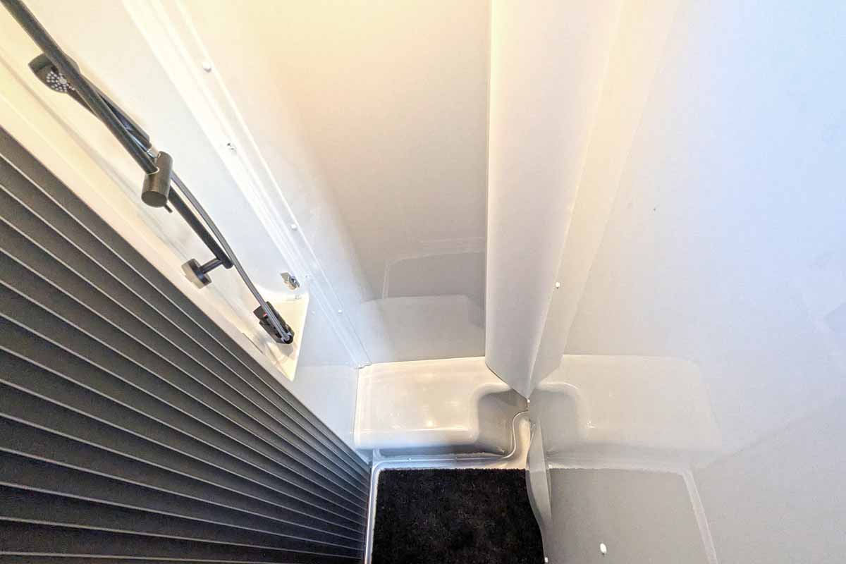 Dusche im Knaus L!ve TI 650 MEG