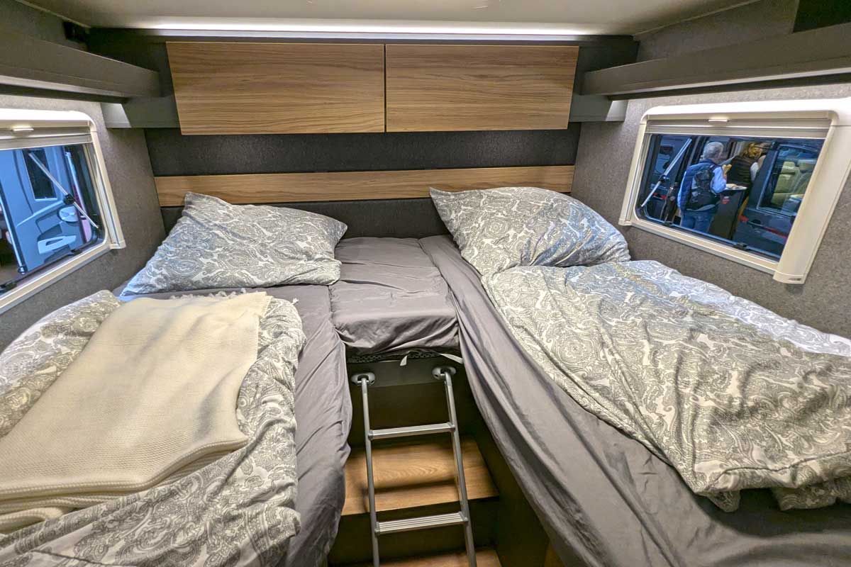 Einzel-Längsbetten im Dethleffs Globebus Performance 4x4