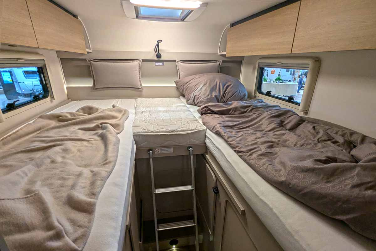 Längs-Einzelbetten im Heckbereich