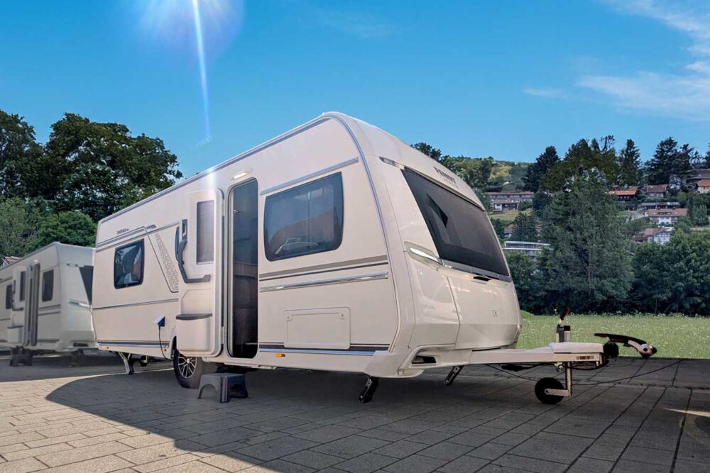 Fendt Tendenza 560 SFDW vor Landschaft