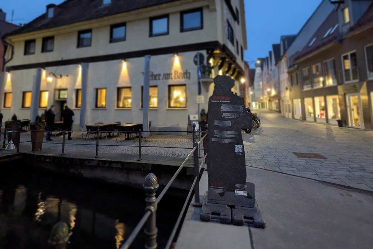 Figurenstele in Memminger Altstadt