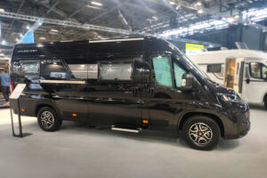 Florium Black Pearl erstmals in Paris: stilvoll-klassische Campervans aus Frankreich