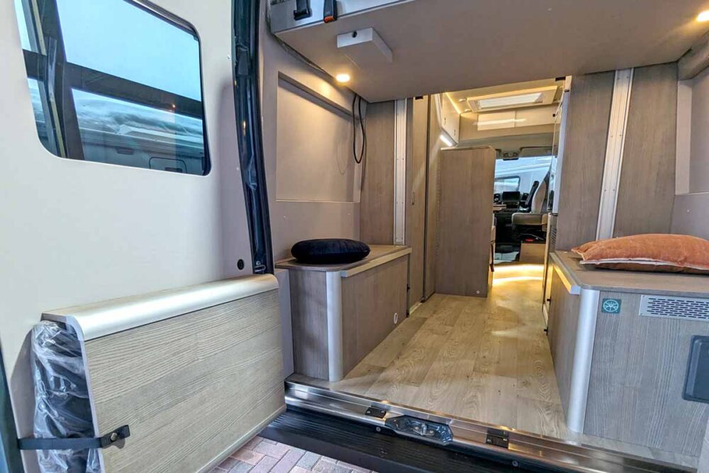 Klappbad im 540 Zentimeter Kastenwagen