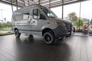 Bürstner Habiton X: Allrad-Camper auf 4×4-Sprinter mit Schiebebad