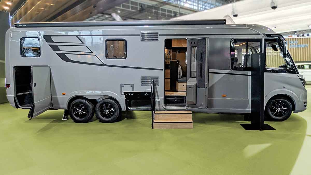 Hymer B-ML I 880 Seitenansicht