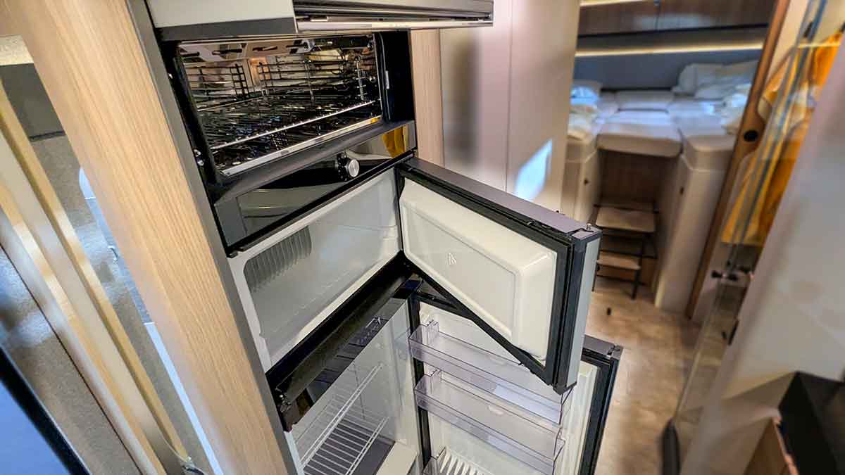 Kühlschrank und Backofen