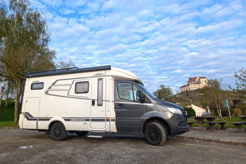 Hymer ML T 570 Xperience vor der Waldburg