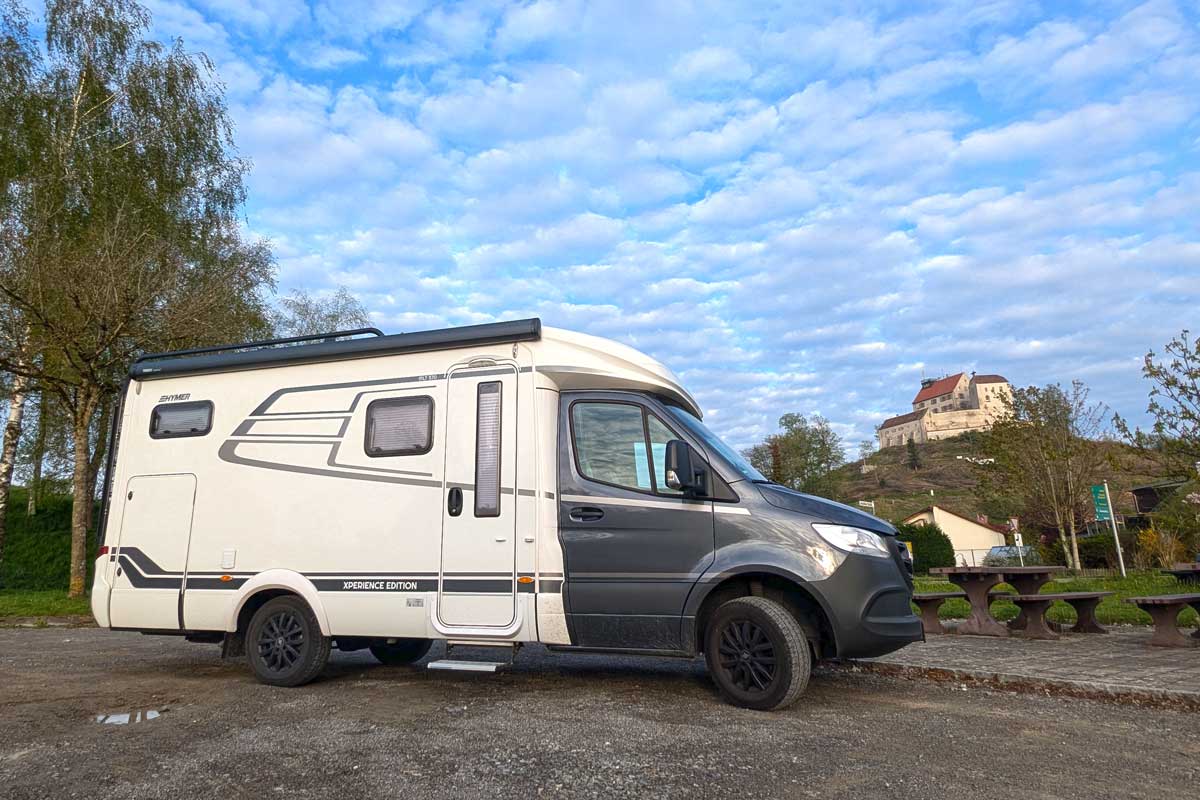 Hymer ML T 570 Xperience vor der Waldburg