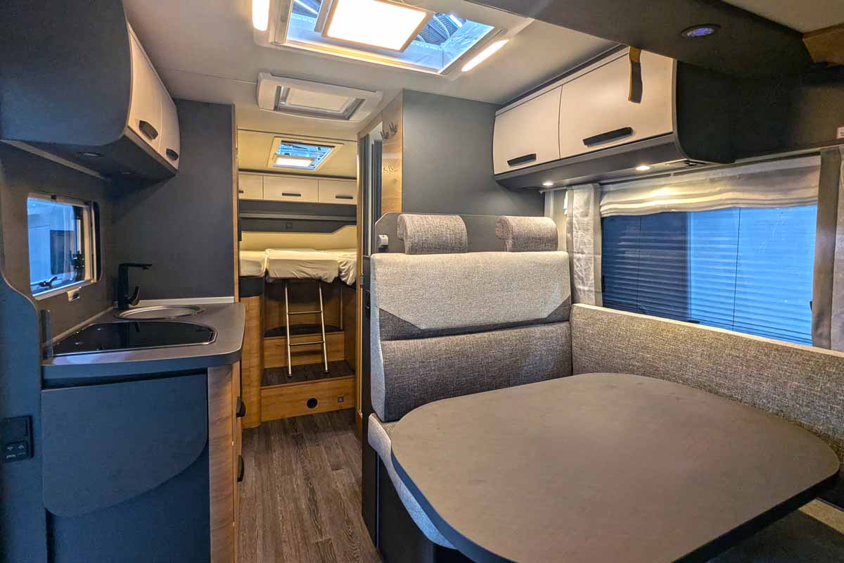 Durchsicht im Knaus Live I 650 MEG