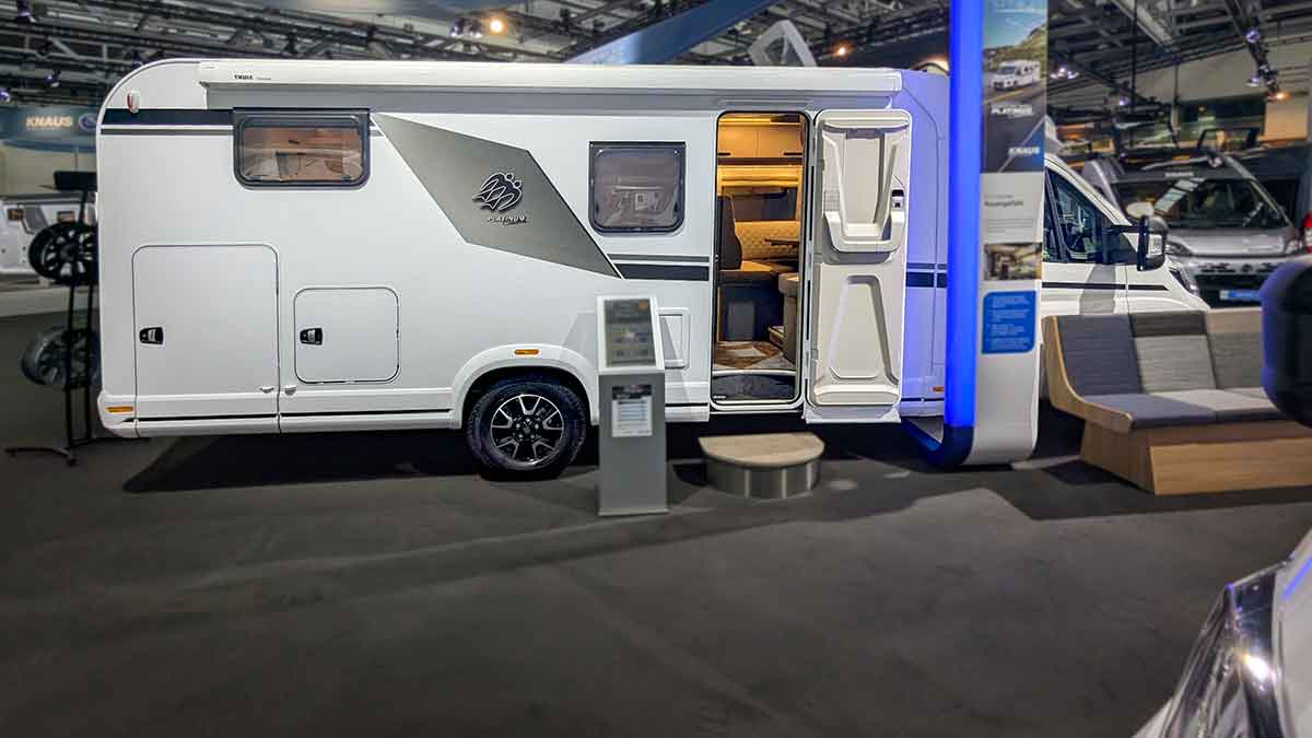 Knaus Live TI 700 MEG auf Messe