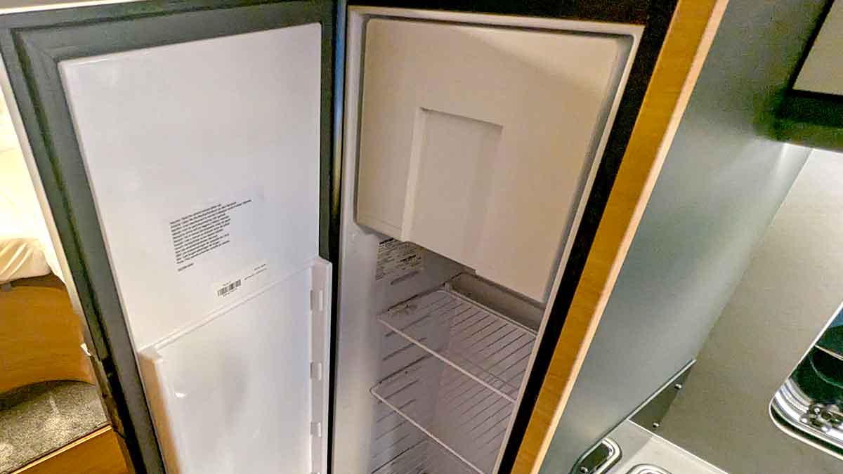 geöffneter Kühlschrank