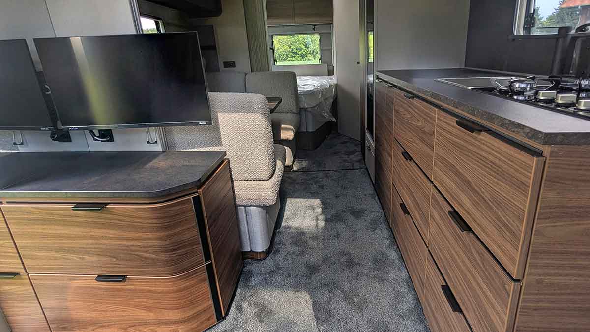 Durchsicht im Knaus Nordwind 660 UDF