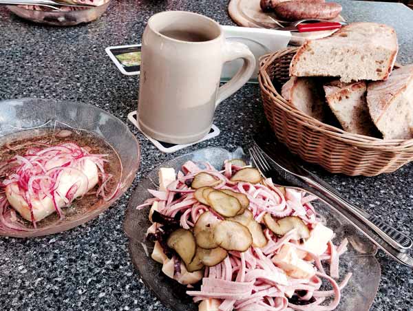 Vesperspeisen in der Krone Rußberg in Rietheim-Weilheim