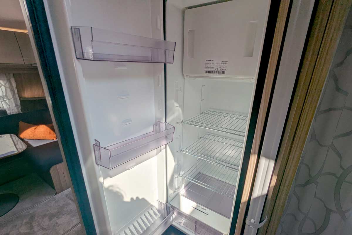 Slim-Tower-Kühlschrank