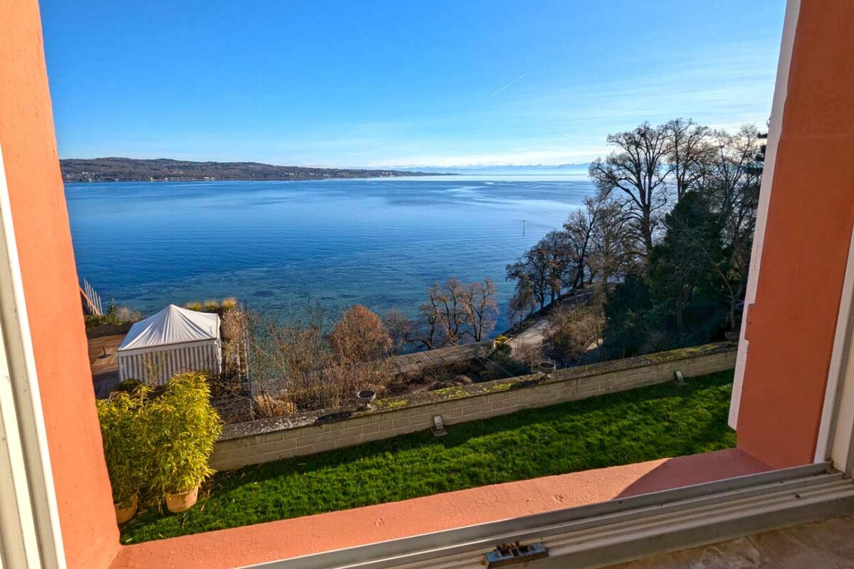 Blick von der Mainau auf den Bodensee