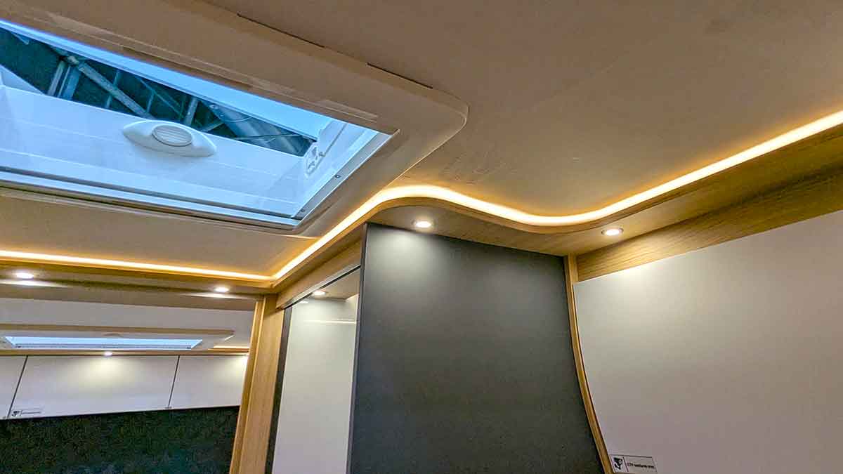 LED-Leiste an der Decke